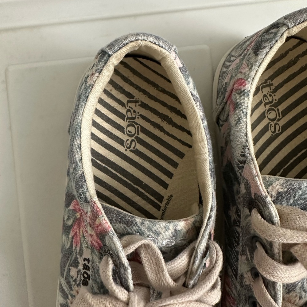 Taos Women's Floral Canvas Sneakers | 9 - Picture 2 of 5